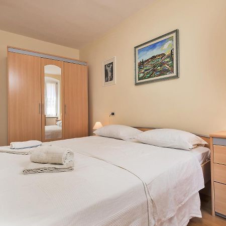 Ferri Fi 2Bdr Apartment By Irundo Rovigno Esterno foto