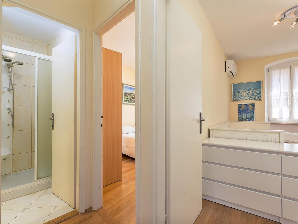 Ferri Fi 2Bdr Apartment By Irundo Rovigno Esterno foto